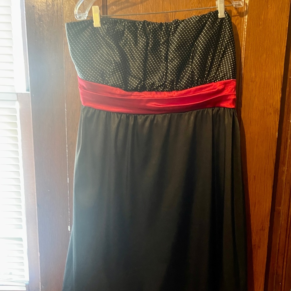 Strapless Formal Dress